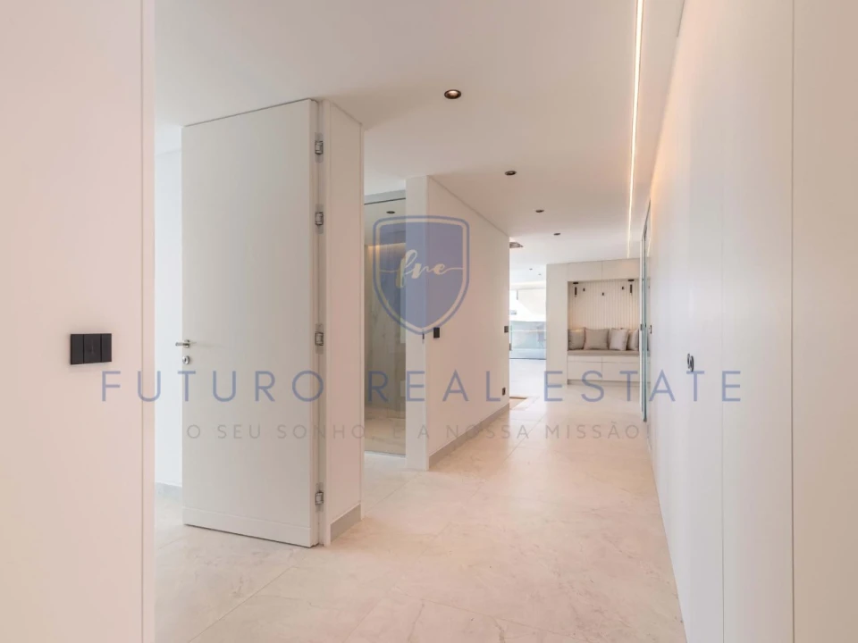 Moradia T4 para Venda em Funchal (Santa Maria Maior) Foto 19