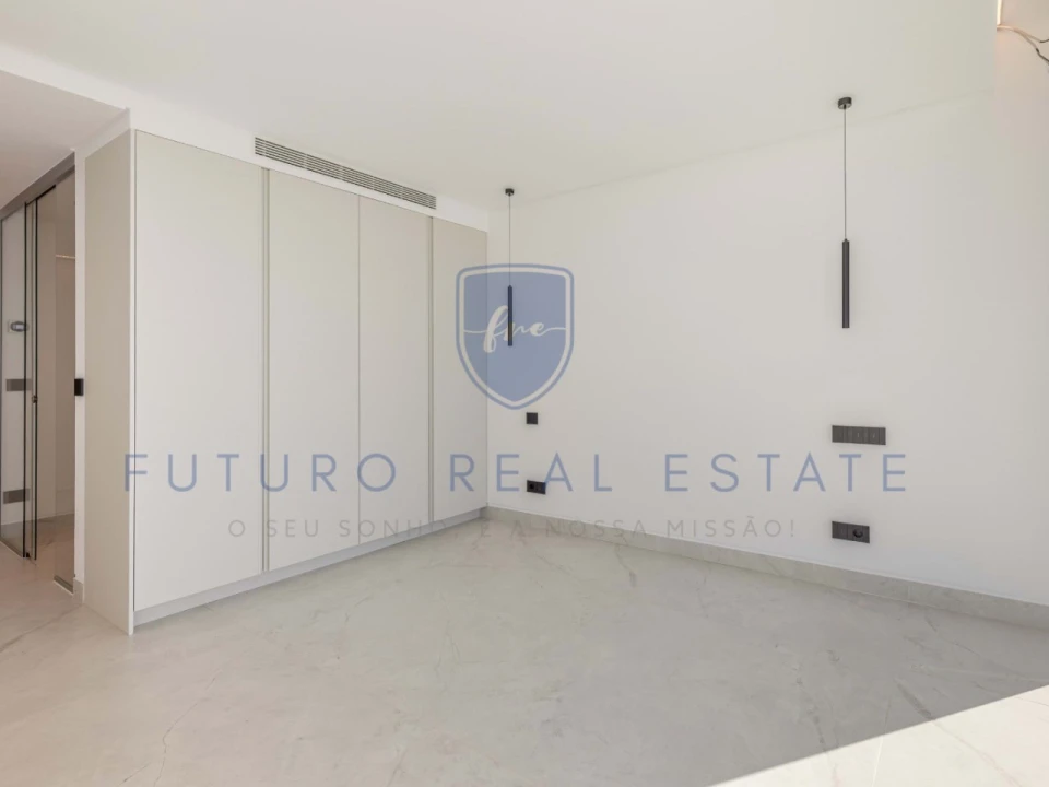 Moradia T4 para Venda em Funchal (Santa Maria Maior) Foto 22