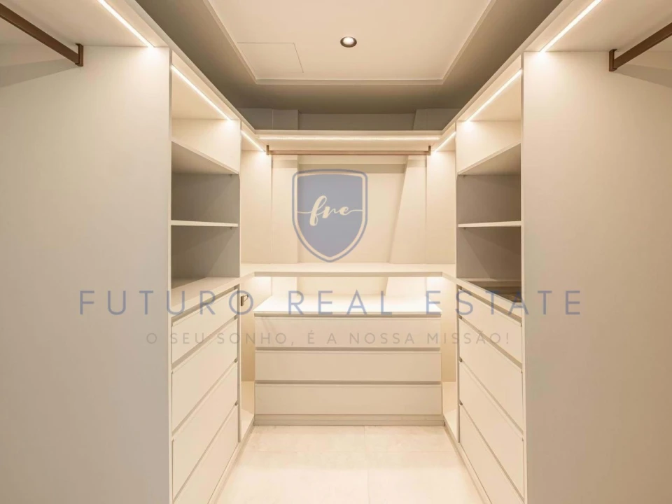 Moradia T4 para Venda em Funchal (Santa Maria Maior) Foto 28