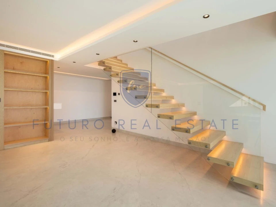 Moradia T4 para Venda em Funchal (Santa Maria Maior) Foto 32