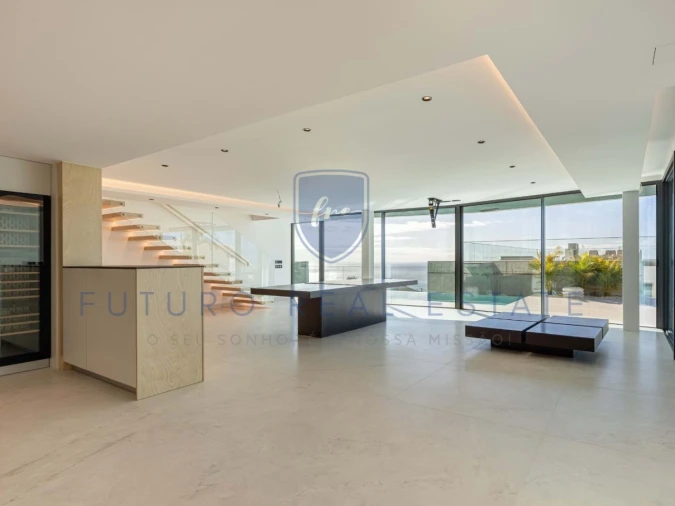 Moradia T4 para Venda em Funchal (Santa Maria Maior) Foto 7