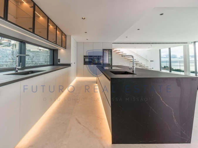 Moradia T4 para Venda em Funchal (Santa Maria Maior) Foto 13