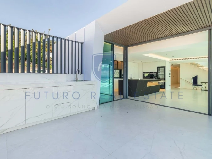 Moradia T4 para Venda em Funchal (Santa Maria Maior) Foto 14