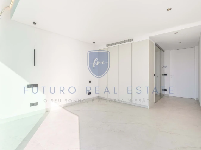 Moradia T4 para Venda em Funchal (Santa Maria Maior) Foto 21