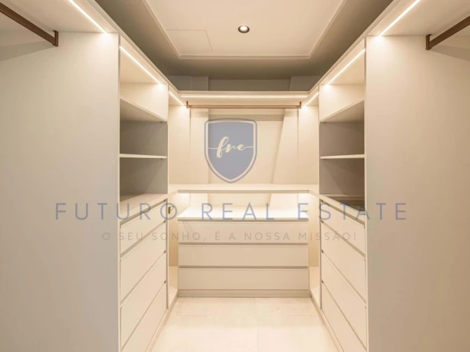 Moradia T4 para Venda em Funchal (Santa Maria Maior) Foto 28