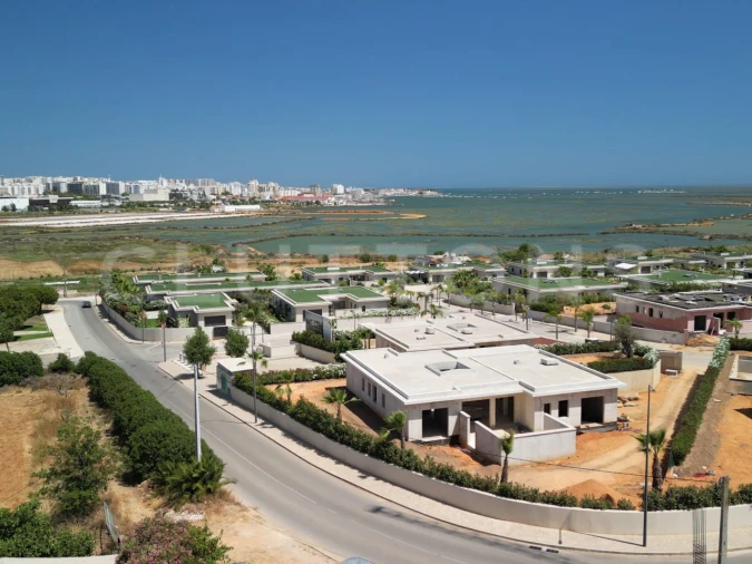 Moradia T4 para Venda em Montenegro Foto 35