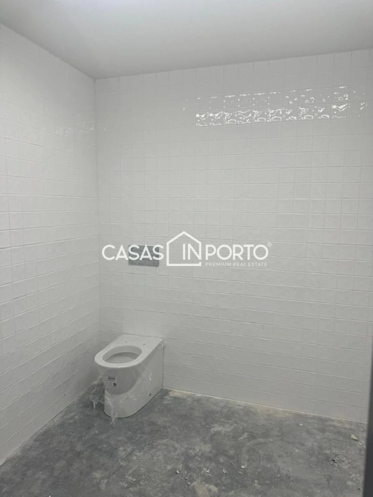 Loja para Arrendamento em Esgueira Foto 9