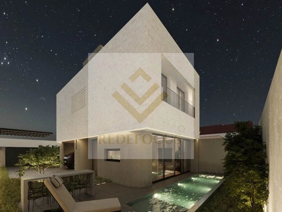 Moradia T3 para Venda em Arcozelo Foto 1