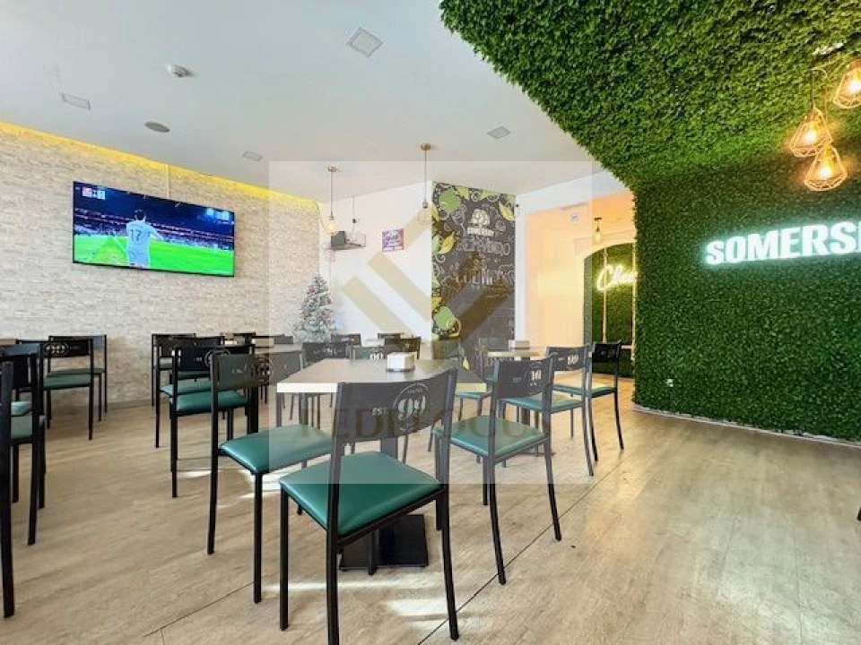 Loja para Trespasse em Santa Maria da Feira, Travanca, Sanfins e Espargo Foto 1