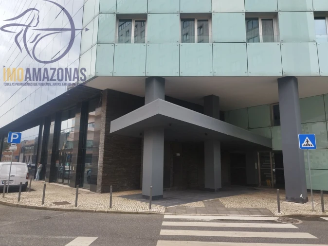 Loja para Arrendamento em Avenidas Novas Foto 4