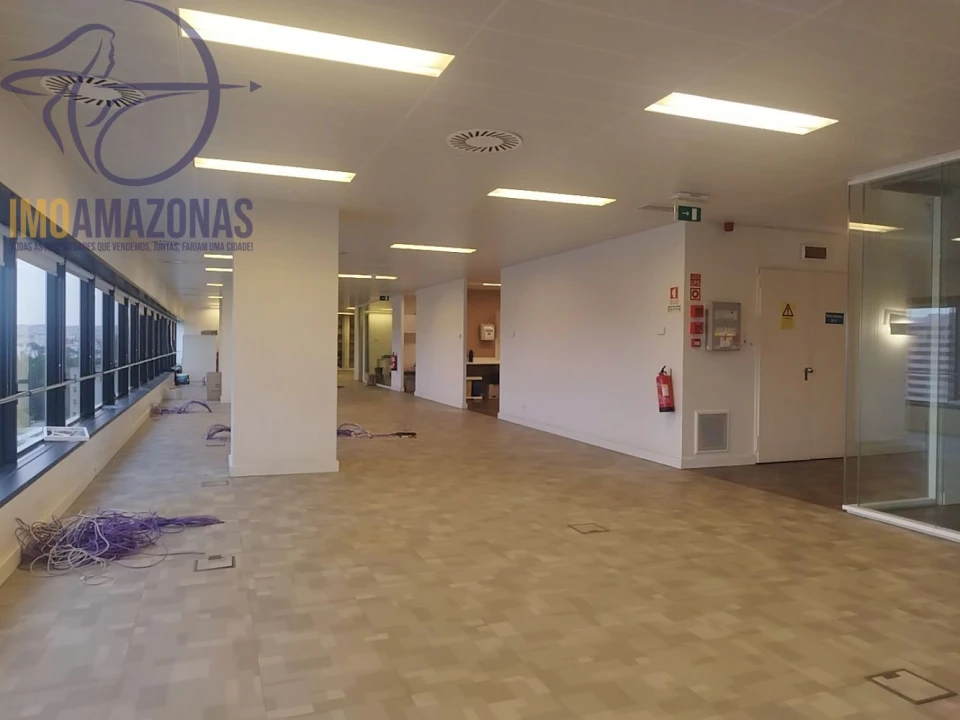 Loja para Arrendamento em Avenidas Novas Foto 9