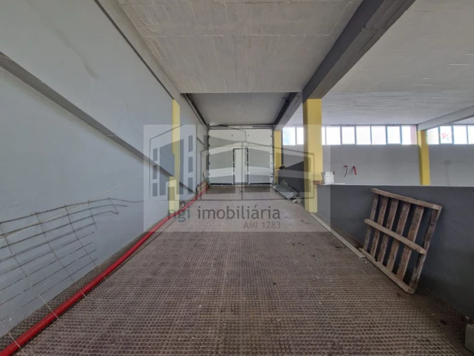 Loja para Venda em Santa Iria de Azoia, São João da Talha e Bobadela Foto 6