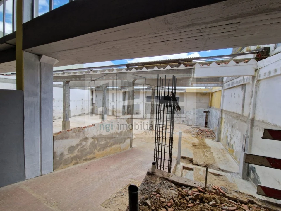 Loja para Venda em Santa Iria de Azoia, São João da Talha e Bobadela Foto 11