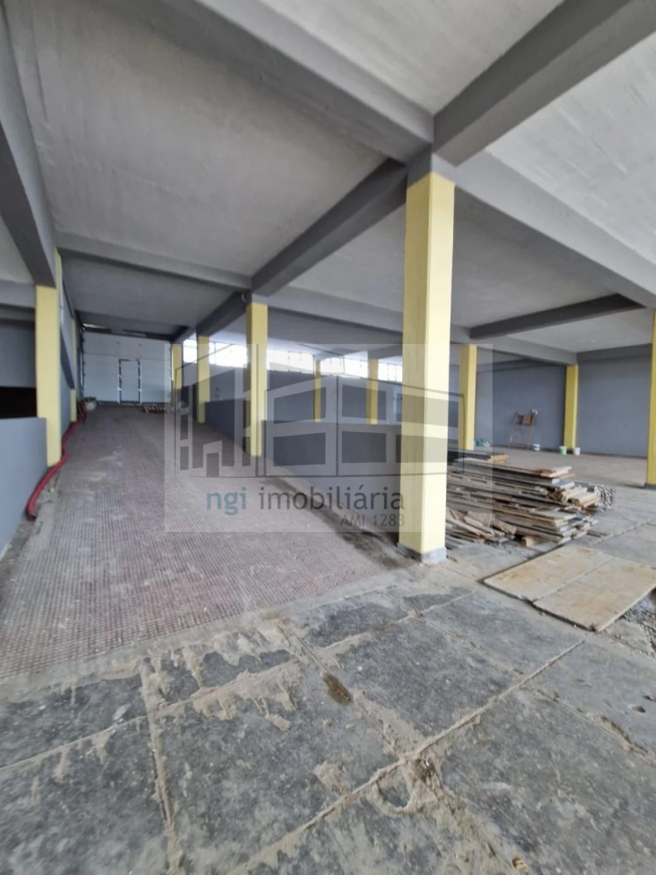 Loja para Venda em Santa Iria de Azoia, São João da Talha e Bobadela Foto 16