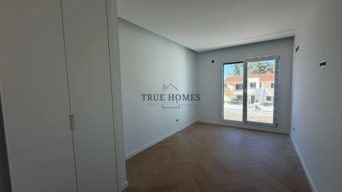 Moradia T4 para Venda em Charneca de Caparica e Sobreda