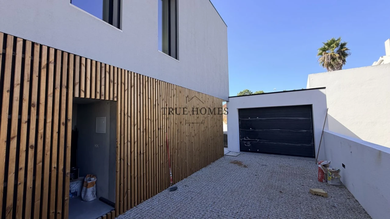 Moradia T4 para Venda em Charneca de Caparica e Sobreda Foto 12