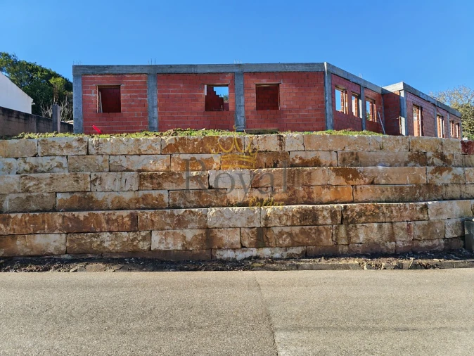 Moradia T3 para Venda em Salir de Matos Foto 10