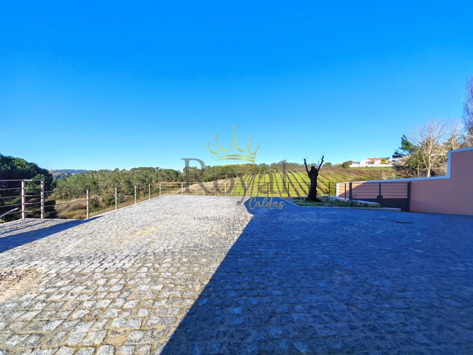 Moradia T3 para Venda em Salir de Matos Foto 6