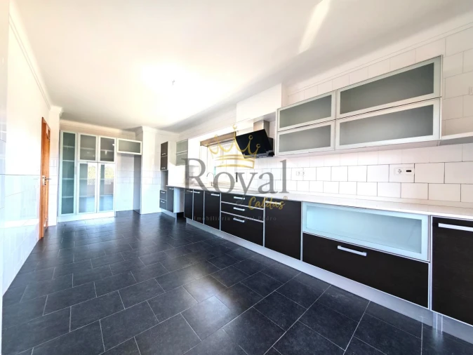 Moradia T3 para Venda em Salir de Matos Foto 8