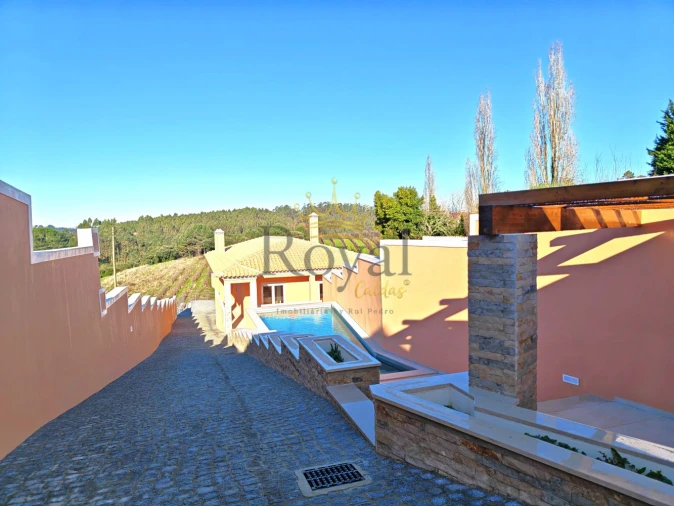 Moradia T3 para Venda em Salir de Matos Foto 3