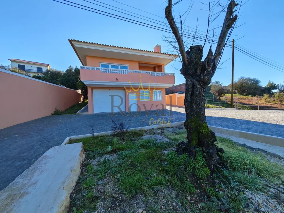 Moradia T3 para Venda em Salir de Matos Foto 5