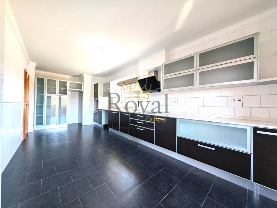 Moradia T3 para Venda em Salir de Matos Foto 8