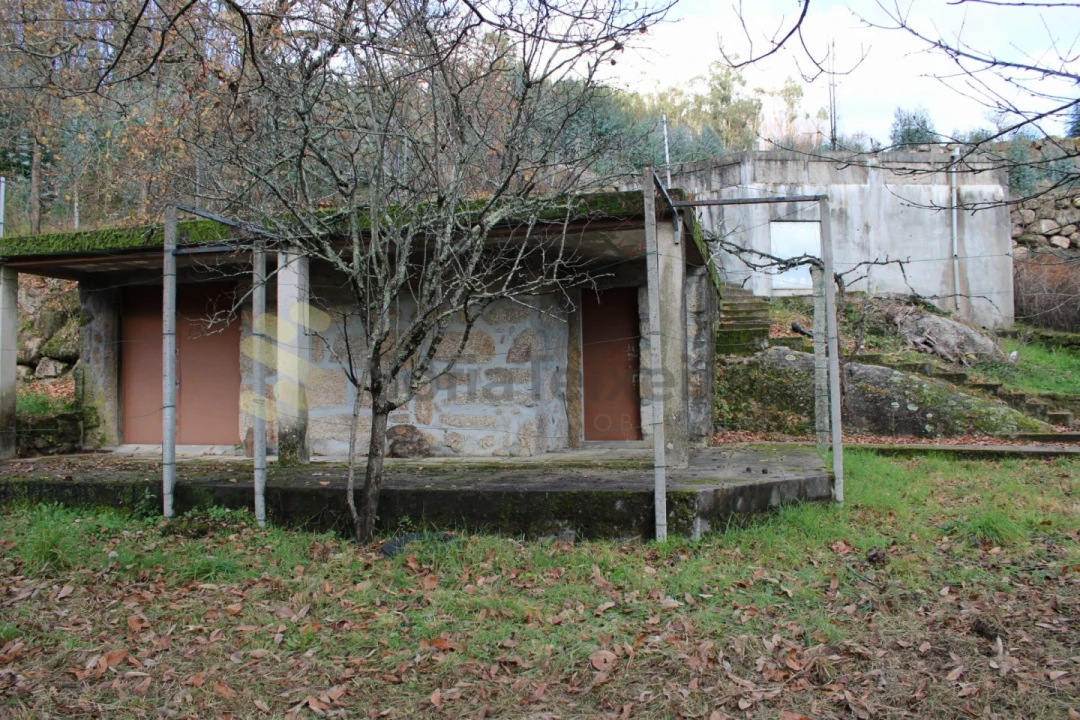 Terreno para Venda em Vila Boa de Quires e Maureles Foto 1