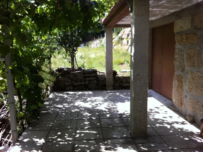 Terreno para Venda em Vila Boa de Quires e Maureles Foto 4