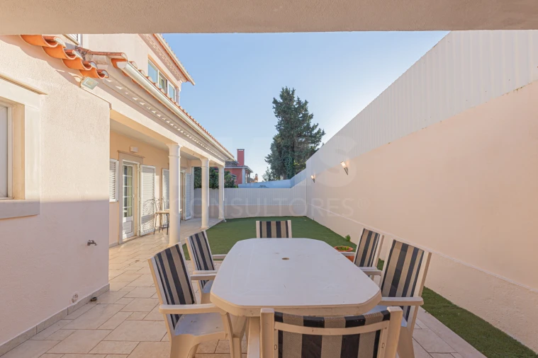 Moradia T4 para Arrendamento em Oeiras e São Julião da Barra, Paço de Arcos e Caxias Foto 8