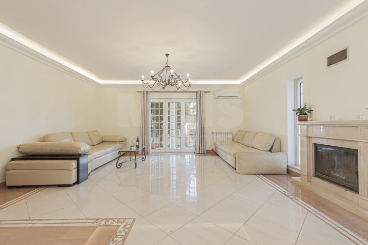 Moradia T4 para Arrendamento em Oeiras e São Julião da Barra, Paço de Arcos e Caxias Foto 1