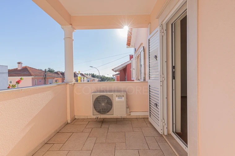 Moradia T4 para Arrendamento em Oeiras e São Julião da Barra, Paço de Arcos e Caxias Foto 4