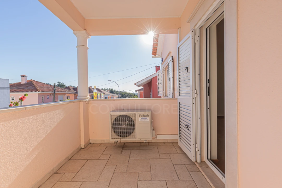 Moradia T4 para Arrendamento em Oeiras e São Julião da Barra, Paço de Arcos e Caxias Foto 4