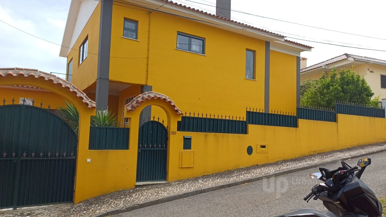 Moradia T4 para Venda em Alcabideche Foto 2