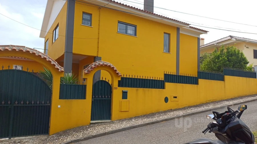 Moradia T4 para Venda em Alcabideche Foto 2