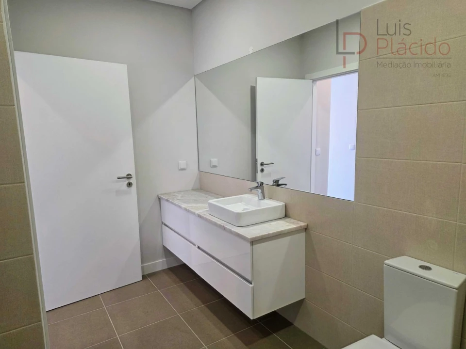 Apartamento T2 para Venda em Sines Foto 16