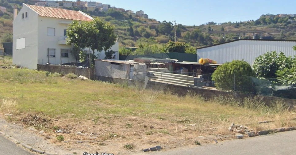 Terreno para Venda em Santo António dos Cavaleiros e Frielas
