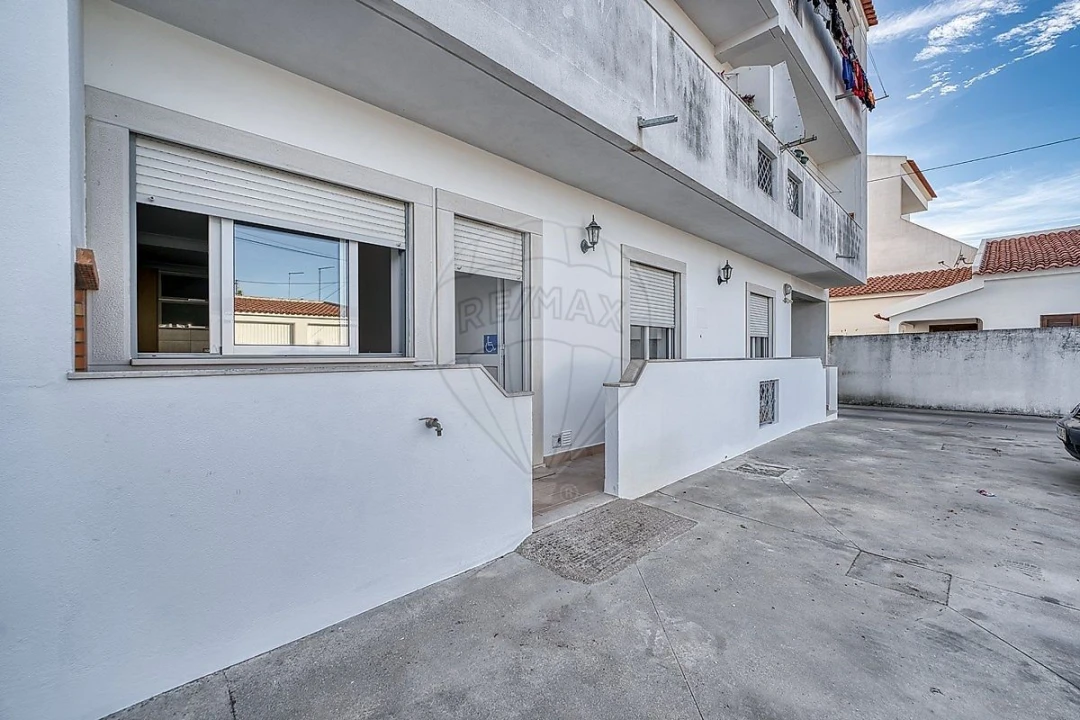 Apartamento T2 para Arrendamento em Fazendas de Almeirim Foto 15