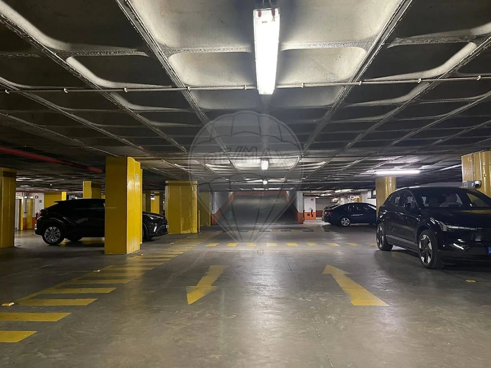 Garagem para Arrendamento em Benfica Foto 3
