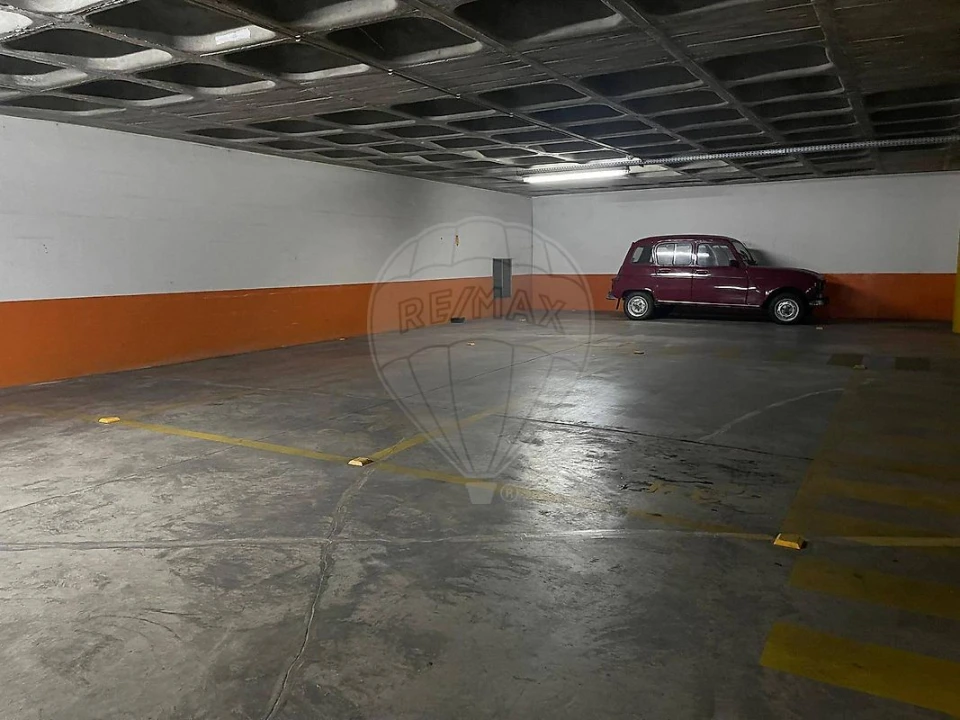 Garagem para Arrendamento em Benfica Foto 5