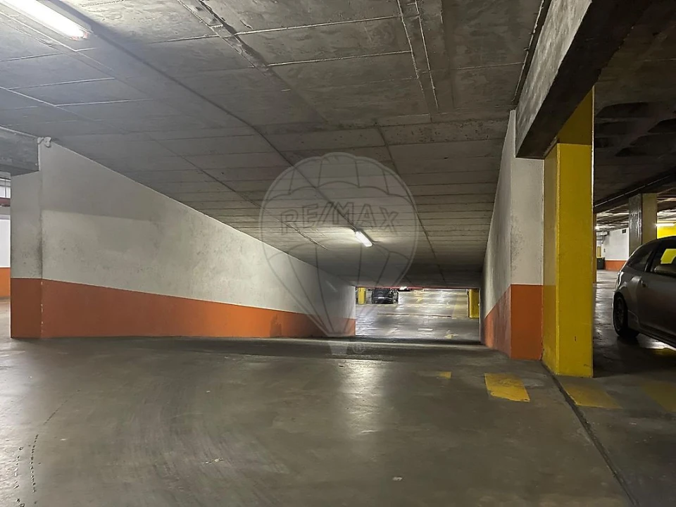 Garagem para Arrendamento em Benfica Foto 2