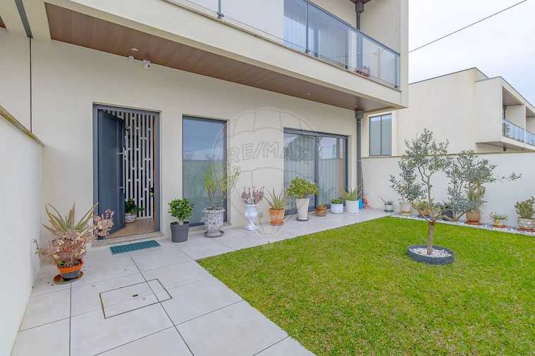 Moradia T4 para Venda em Ovar, São João, Arada e São Vicente de Pereira Jusã Foto 1