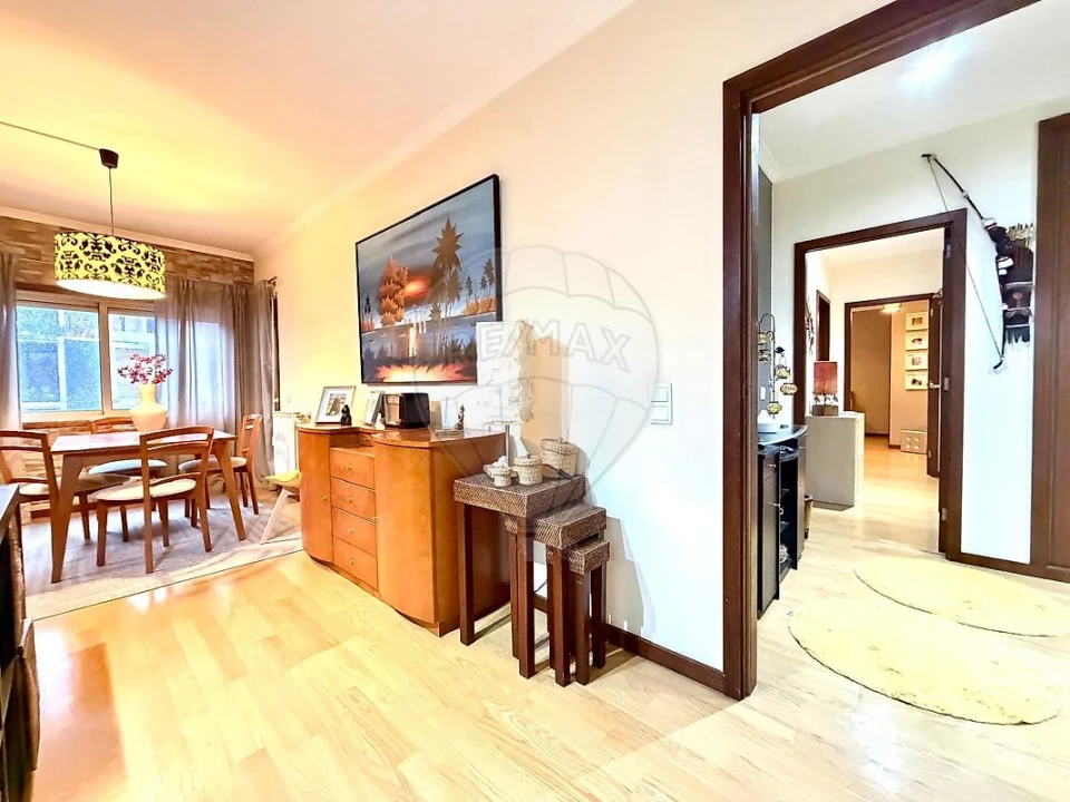 Apartamento T4 para Venda em Vilar de Andorinho Foto 17