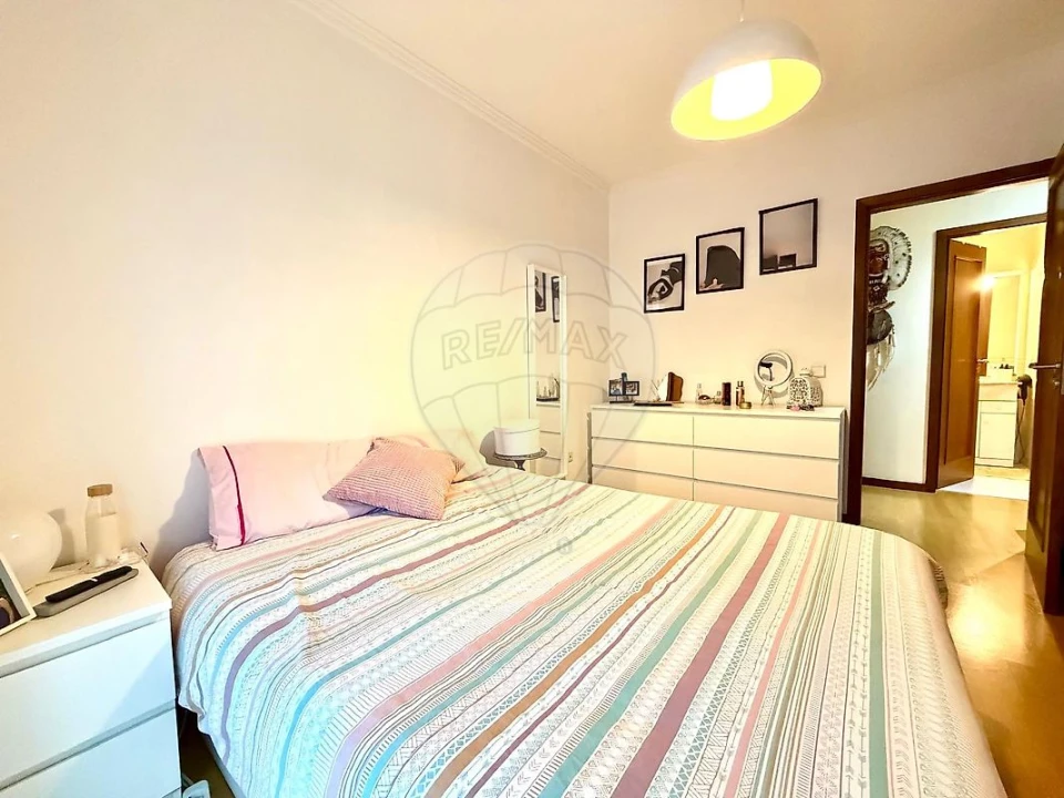 Apartamento T4 para Venda em Vilar de Andorinho Foto 27