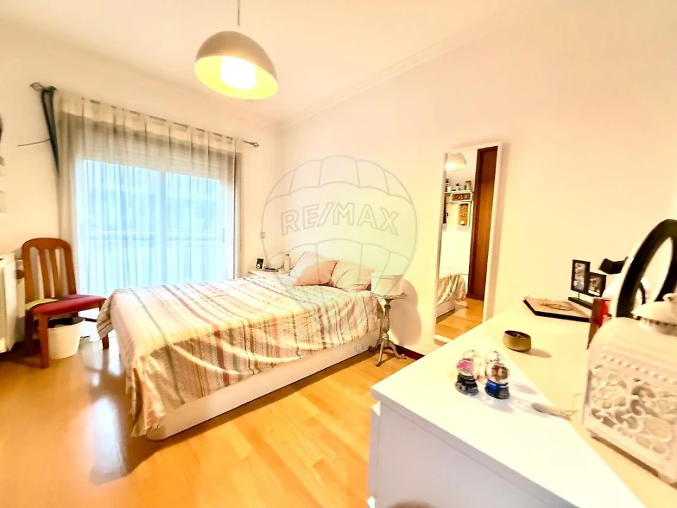 Apartamento T4 para Venda em Vilar de Andorinho Foto 29