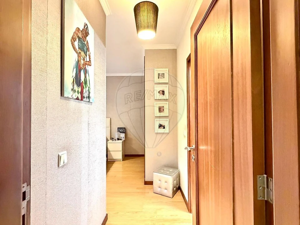 Apartamento T4 para Venda em Vilar de Andorinho Foto 34