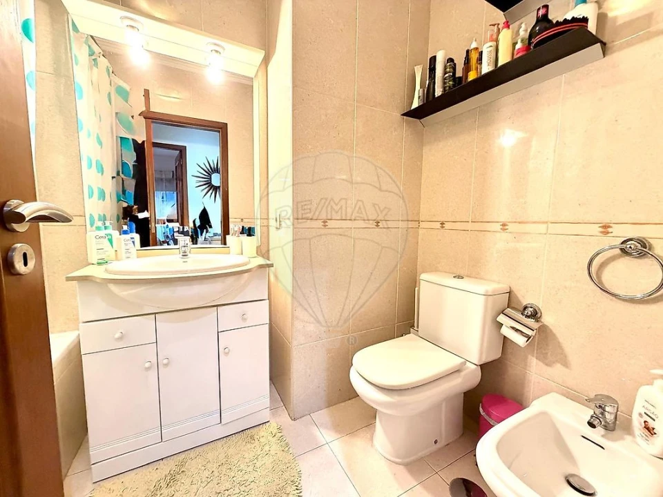 Apartamento T4 para Venda em Vilar de Andorinho Foto 26