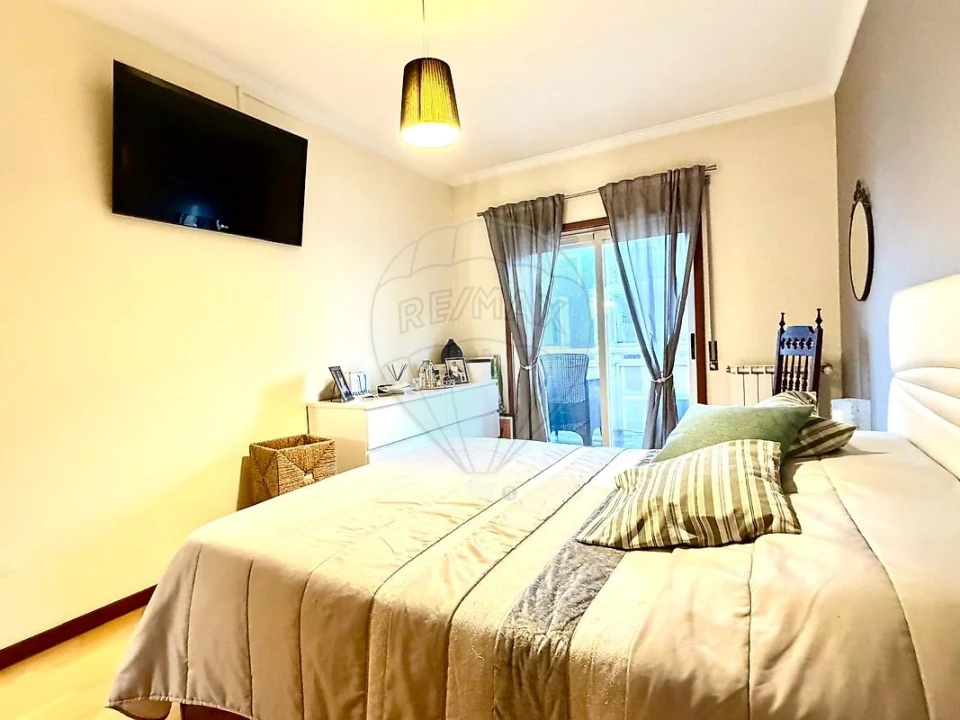 Apartamento T4 para Venda em Vilar de Andorinho Foto 36