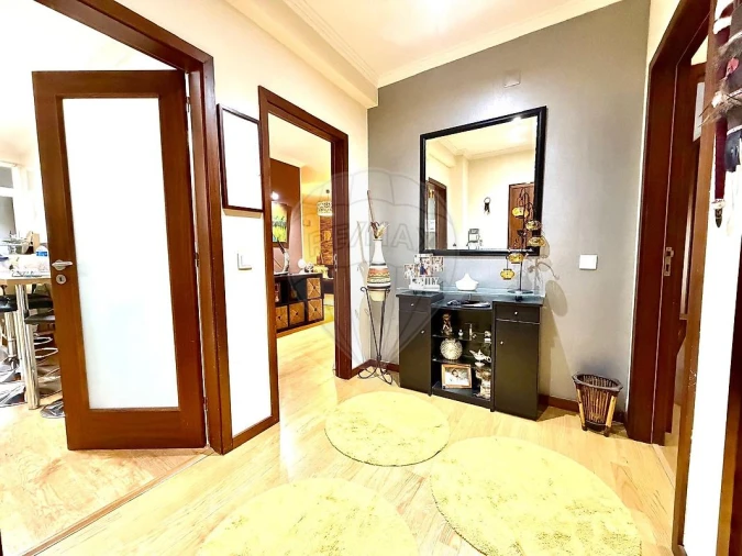 Apartamento T4 para Venda em Vilar de Andorinho Foto 5