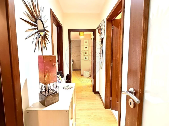 Apartamento T4 para Venda em Vilar de Andorinho Foto 25