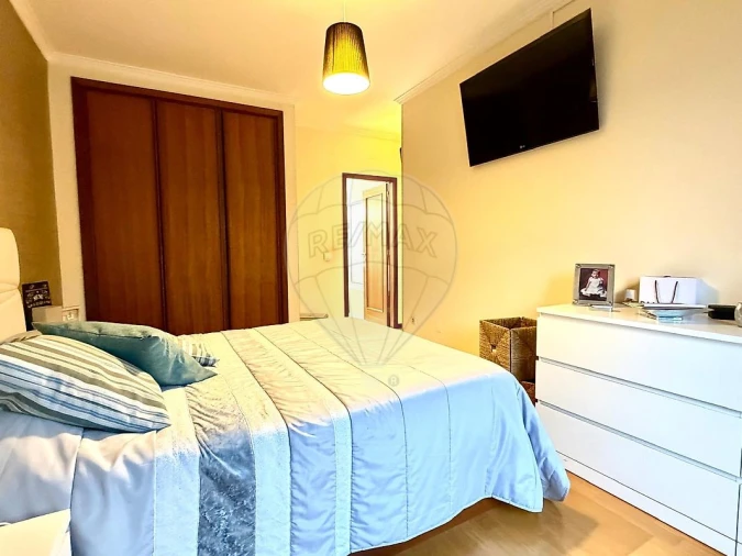 Apartamento T4 para Venda em Vilar de Andorinho Foto 37